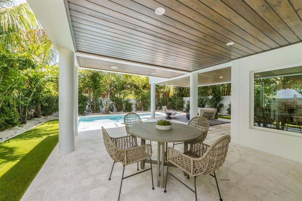 For Sale: $3,895,000 (4 beds, 4 baths, 2091 Square Feet)