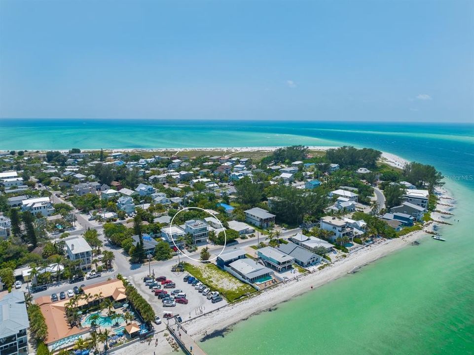 For Sale: $3,895,000 (4 beds, 4 baths, 2091 Square Feet)