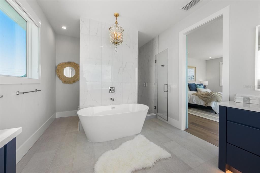 For Sale: $3,895,000 (4 beds, 4 baths, 2091 Square Feet)