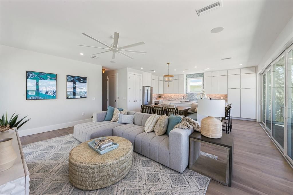 For Sale: $3,895,000 (4 beds, 4 baths, 2091 Square Feet)