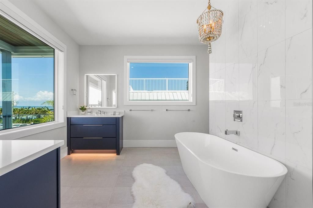 For Sale: $3,895,000 (4 beds, 4 baths, 2091 Square Feet)