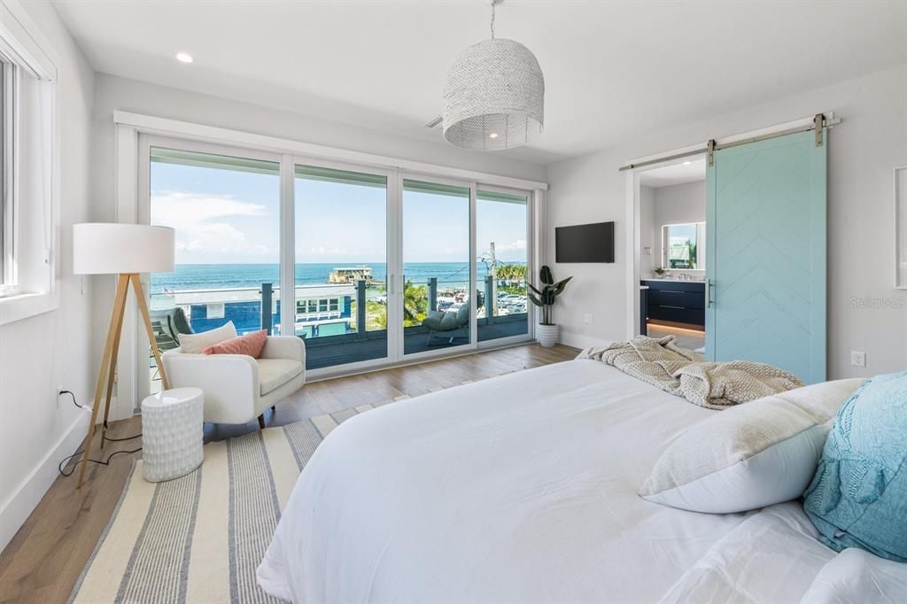 For Sale: $3,895,000 (4 beds, 4 baths, 2091 Square Feet)