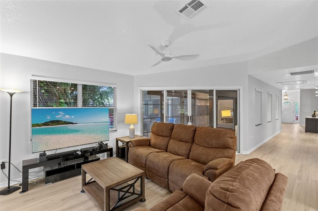 For Sale: $499,000 (4 beds, 2 baths, 2366 Square Feet)