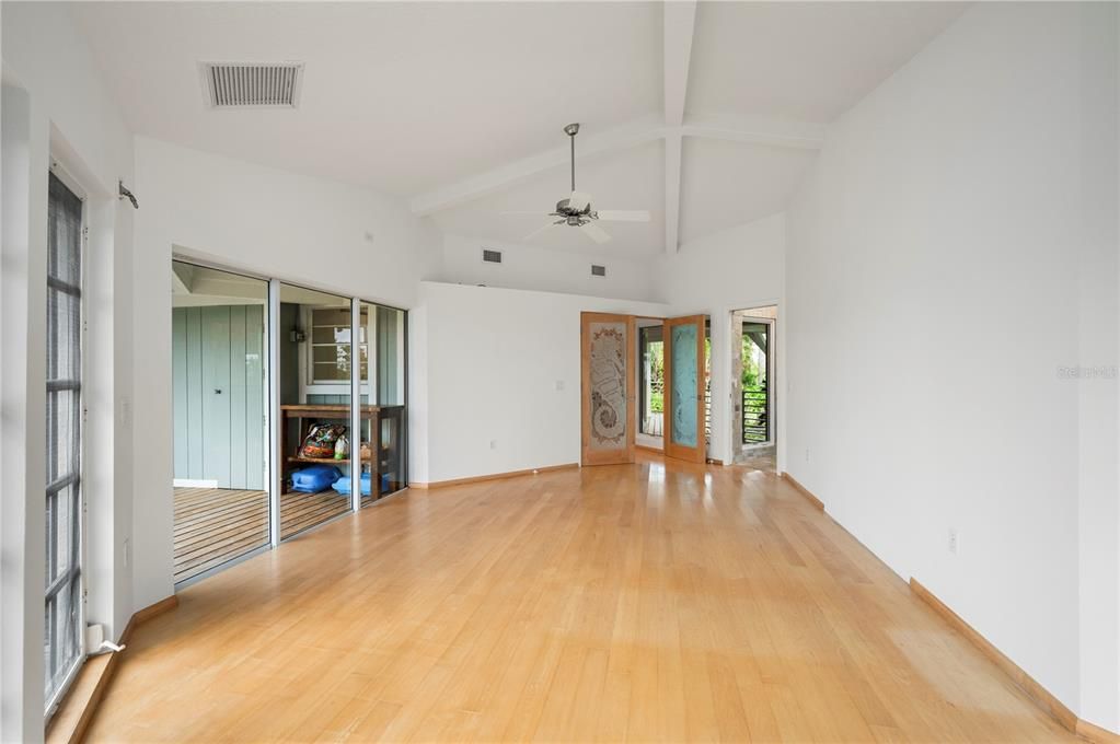 En Venta: $1,235,000 (3 camas, 2 baños, 1687 Pies cuadrados)