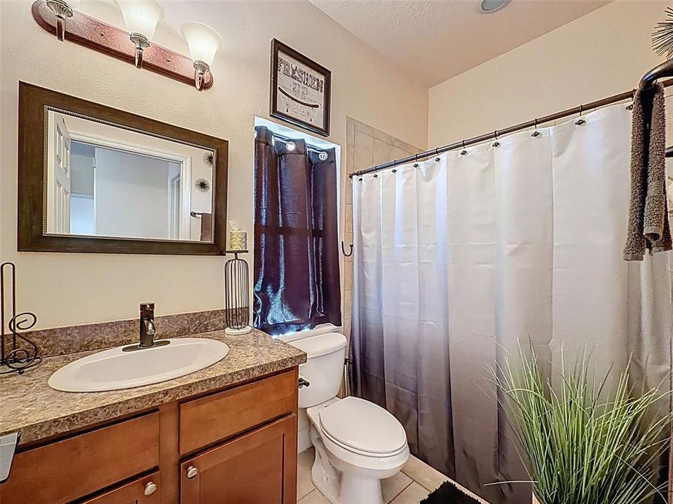 Activo con contrato: $350,000 (4 camas, 3 baños, 2302 Pies cuadrados)