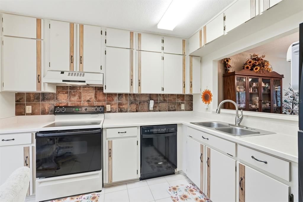 На продажу: $265,000 (2 спален, 2 ванн, 1495 Квадратных фут)