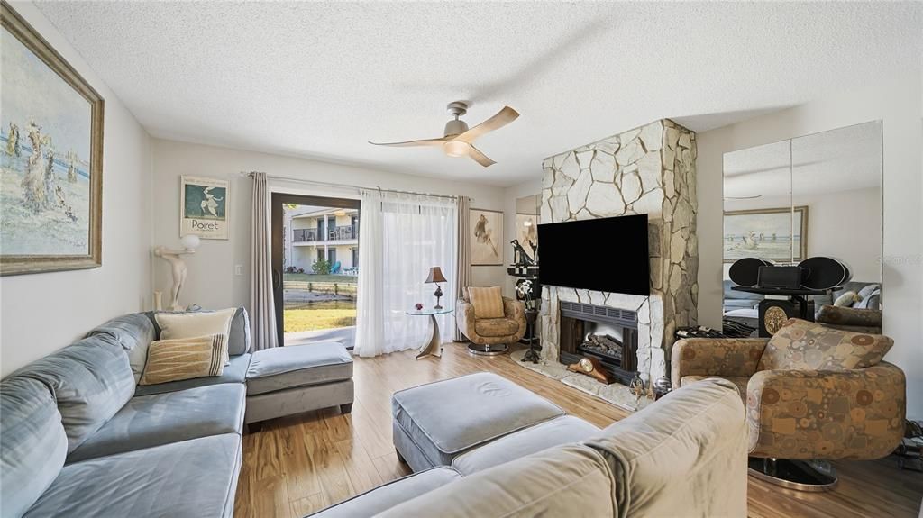 For Sale: $499,000 (2 beds, 2 baths, 1232 Square Feet)