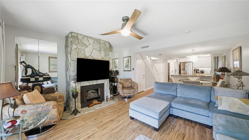 For Sale: $499,000 (2 beds, 2 baths, 1232 Square Feet)