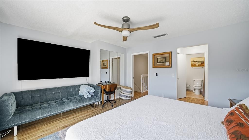 For Sale: $499,000 (2 beds, 2 baths, 1232 Square Feet)