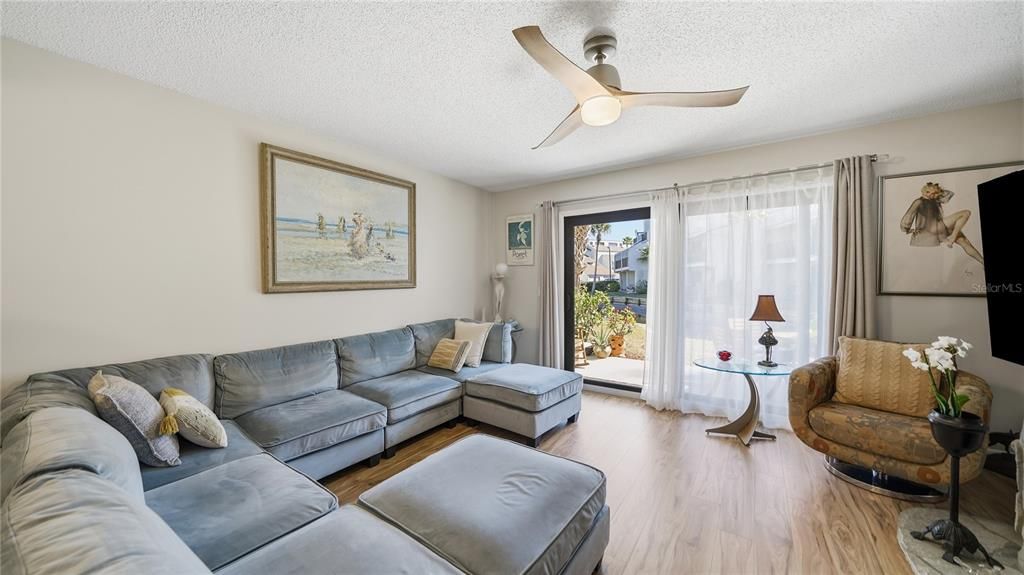 For Sale: $499,000 (2 beds, 2 baths, 1232 Square Feet)