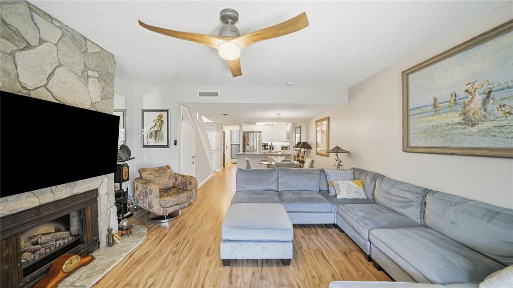 For Sale: $499,000 (2 beds, 2 baths, 1232 Square Feet)