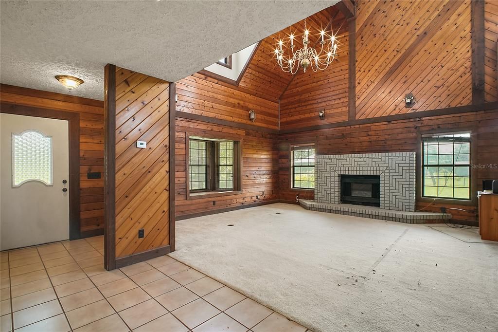 Activo con contrato: $899,999 (4.46 acres)