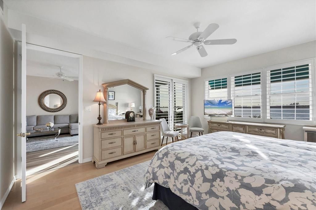 En Venta: $699,000 (3 camas, 2 baños, 2032 Pies cuadrados)