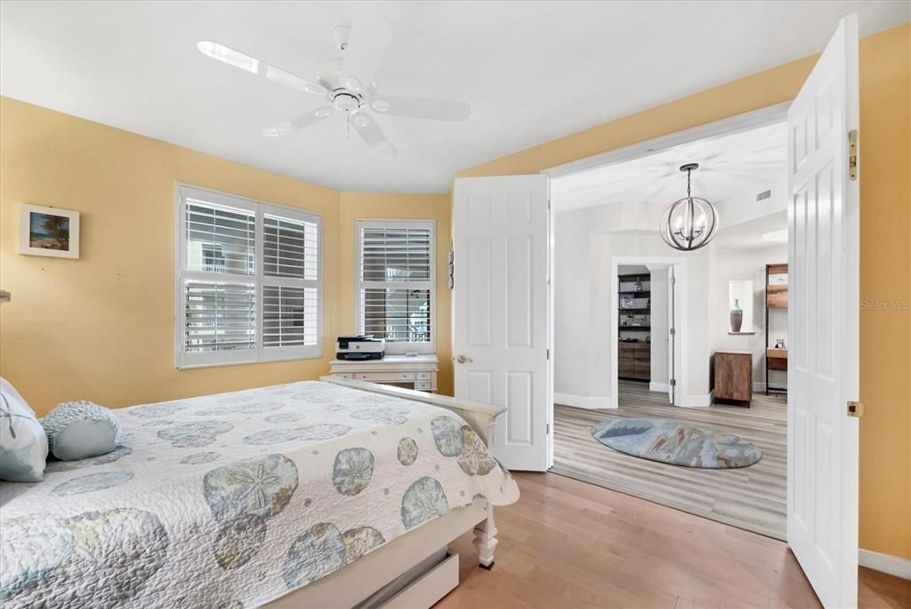 En Venta: $699,000 (3 camas, 2 baños, 2032 Pies cuadrados)