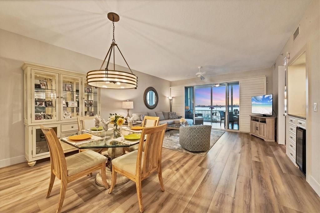 En Venta: $699,000 (3 camas, 2 baños, 2032 Pies cuadrados)