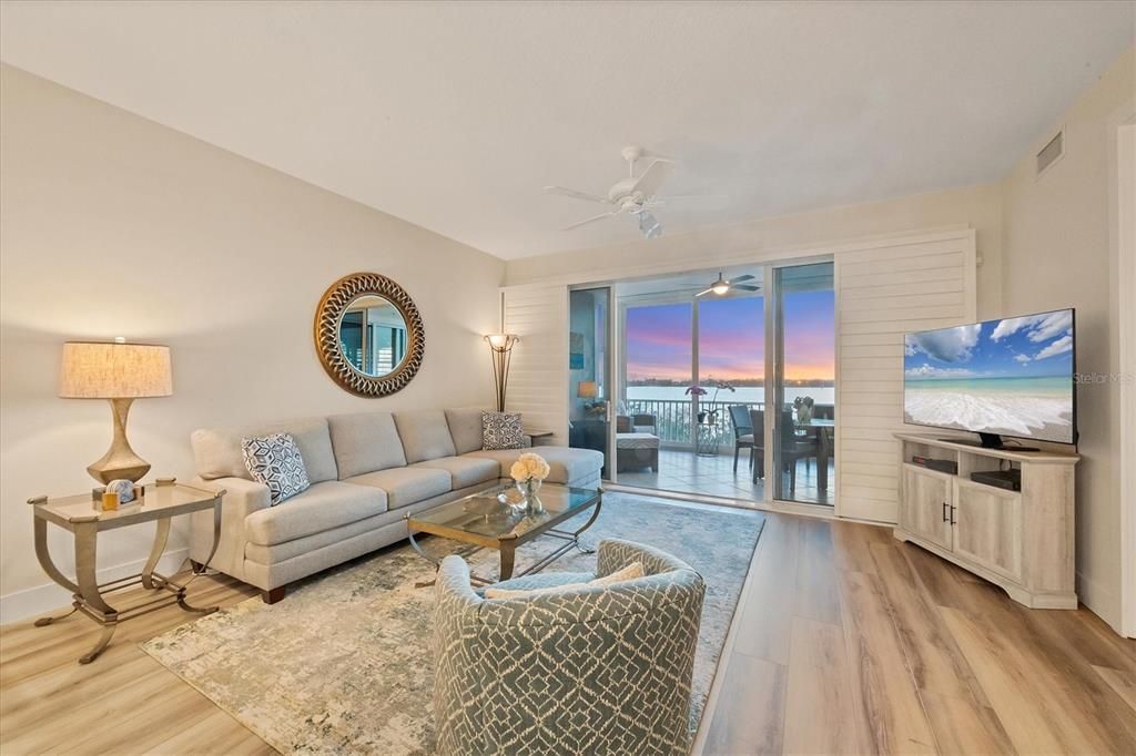 En Venta: $699,000 (3 camas, 2 baños, 2032 Pies cuadrados)