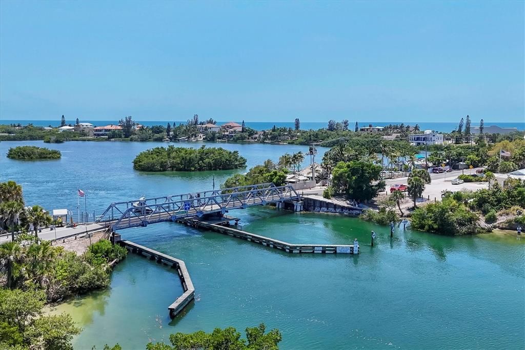 En Venta: $699,000 (3 camas, 2 baños, 2032 Pies cuadrados)