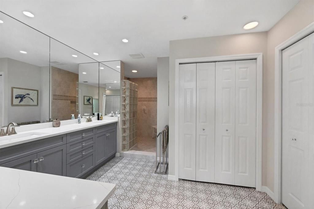 En Venta: $699,000 (3 camas, 2 baños, 2032 Pies cuadrados)