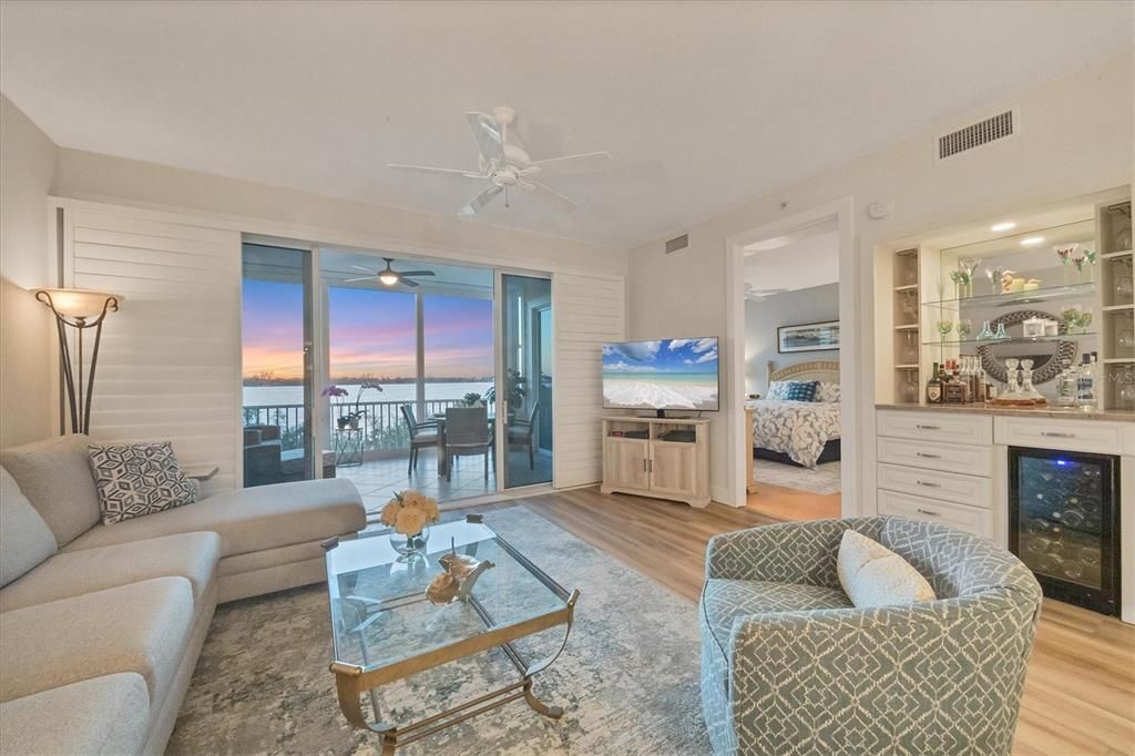 En Venta: $699,000 (3 camas, 2 baños, 2032 Pies cuadrados)