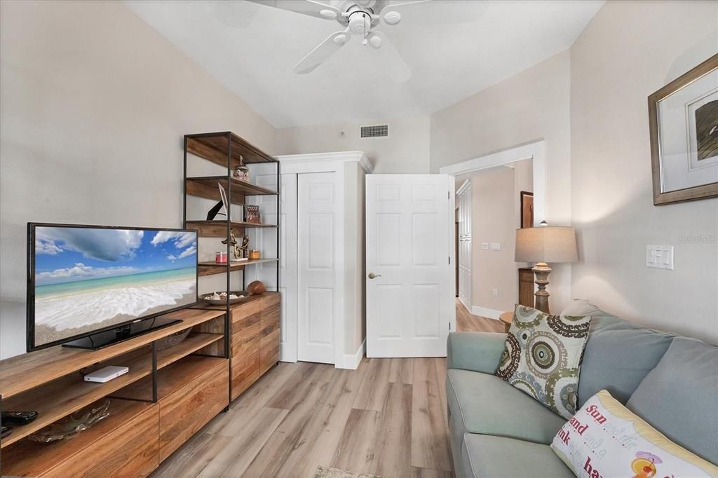 En Venta: $699,000 (3 camas, 2 baños, 2032 Pies cuadrados)