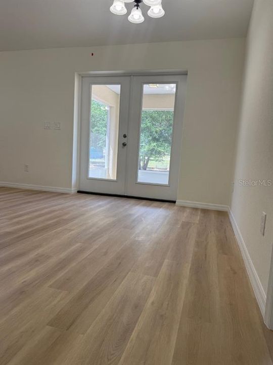 На продажу: $249,900 (3 спален, 2 ванн, 1282 Квадратных фут)