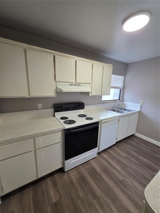 For Sale: $75,000 (2 beds, 1 baths, 876 Square Feet)
