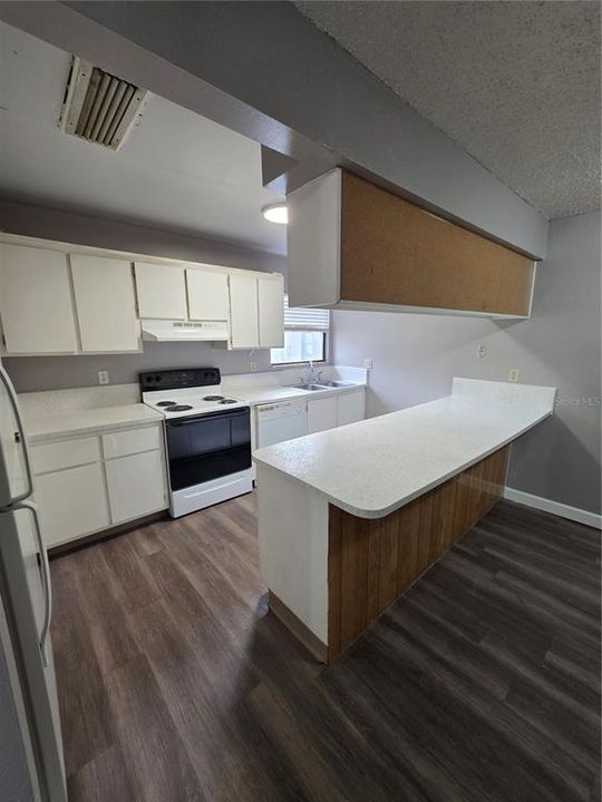 For Sale: $75,000 (2 beds, 1 baths, 876 Square Feet)