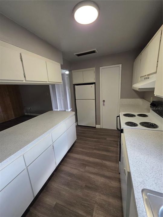 For Sale: $75,000 (2 beds, 1 baths, 876 Square Feet)