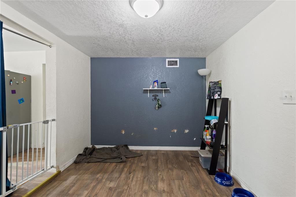For Sale: $199,900 (2 beds, 2 baths, 898 Square Feet)