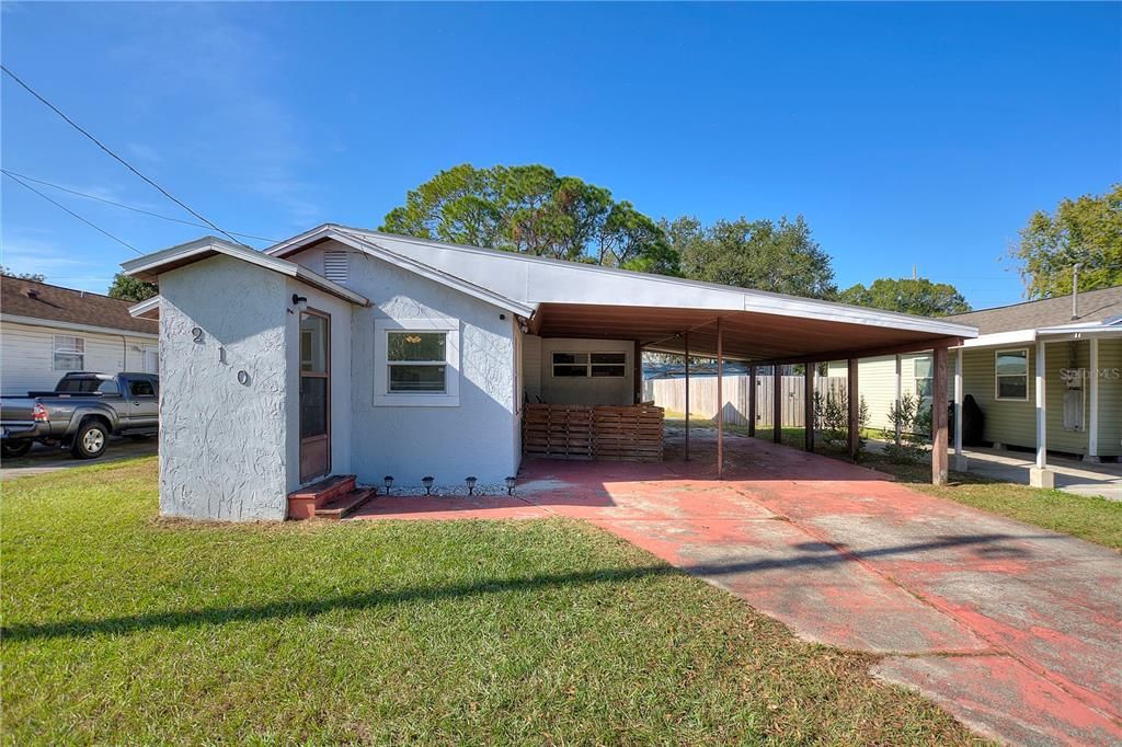 For Sale: $199,900 (2 beds, 2 baths, 898 Square Feet)