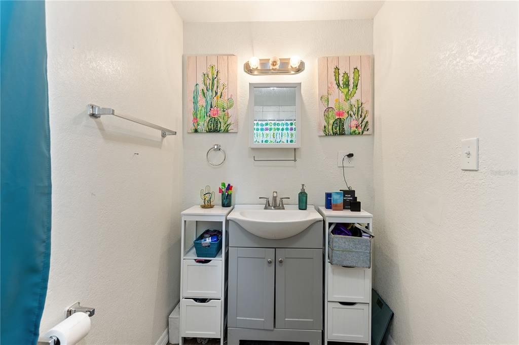 For Sale: $199,900 (2 beds, 2 baths, 898 Square Feet)