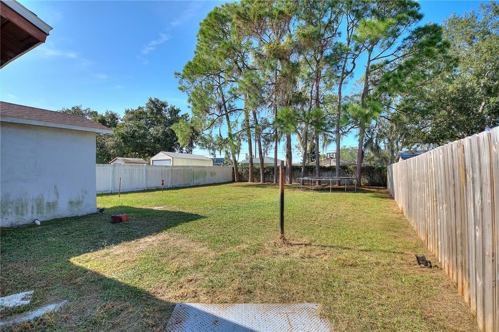 For Sale: $199,900 (2 beds, 2 baths, 898 Square Feet)
