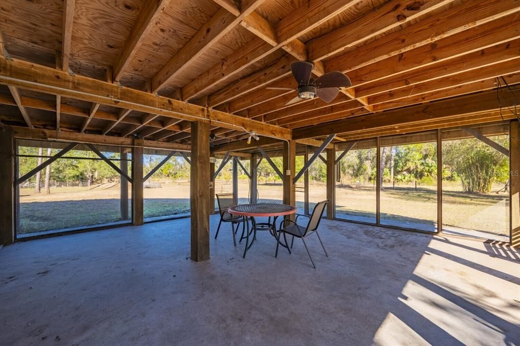 For Sale: $379,000 (2 beds, 1 baths, 912 Square Feet)