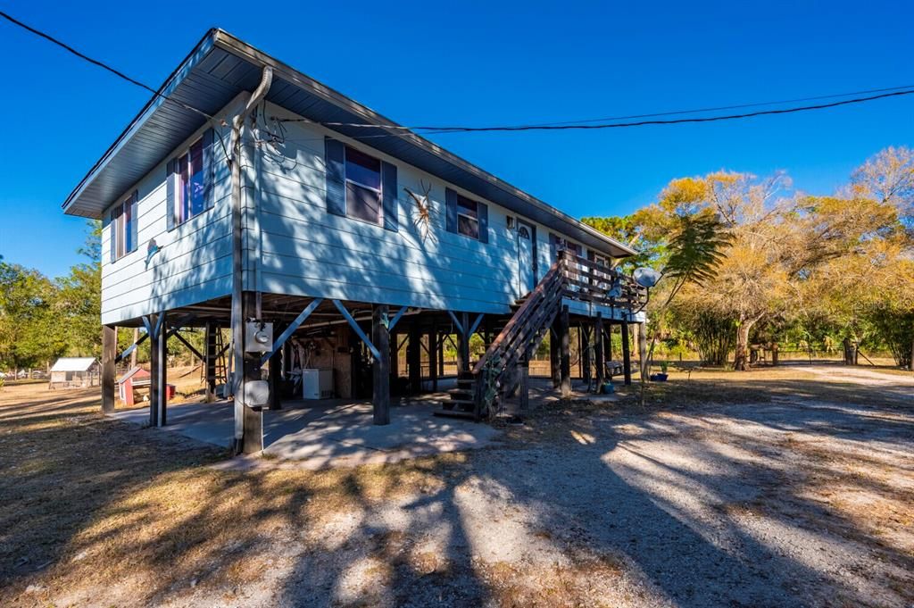 For Sale: $379,000 (2 beds, 1 baths, 912 Square Feet)