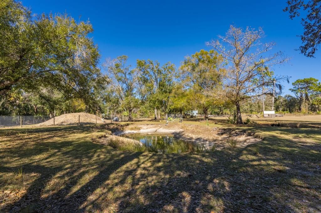 For Sale: $379,000 (2 beds, 1 baths, 912 Square Feet)