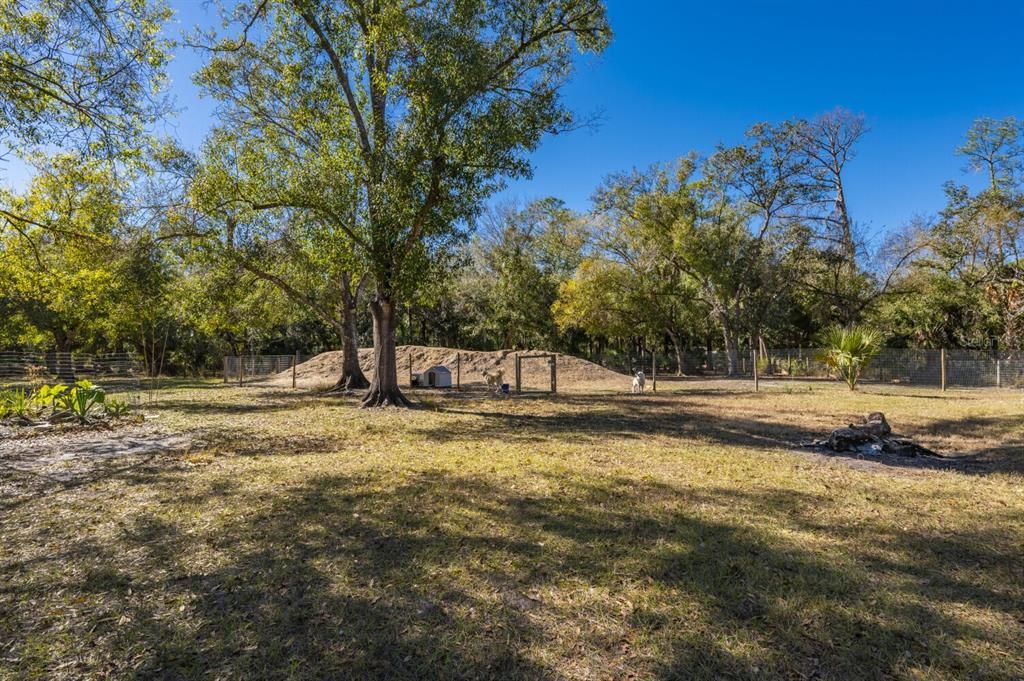 For Sale: $379,000 (2 beds, 1 baths, 912 Square Feet)