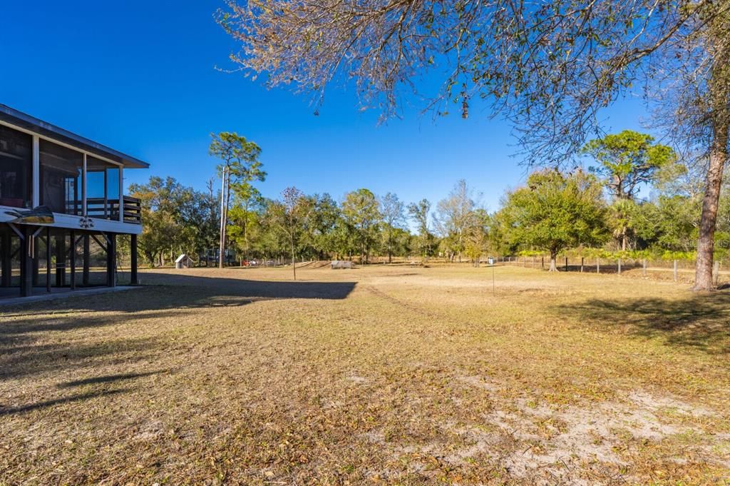For Sale: $379,000 (2 beds, 1 baths, 912 Square Feet)