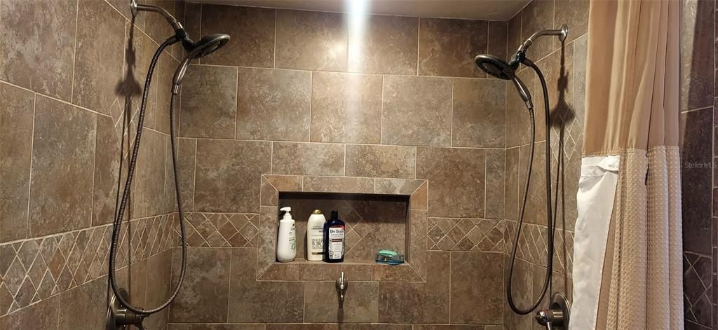 For Sale: $379,000 (2 beds, 1 baths, 912 Square Feet)