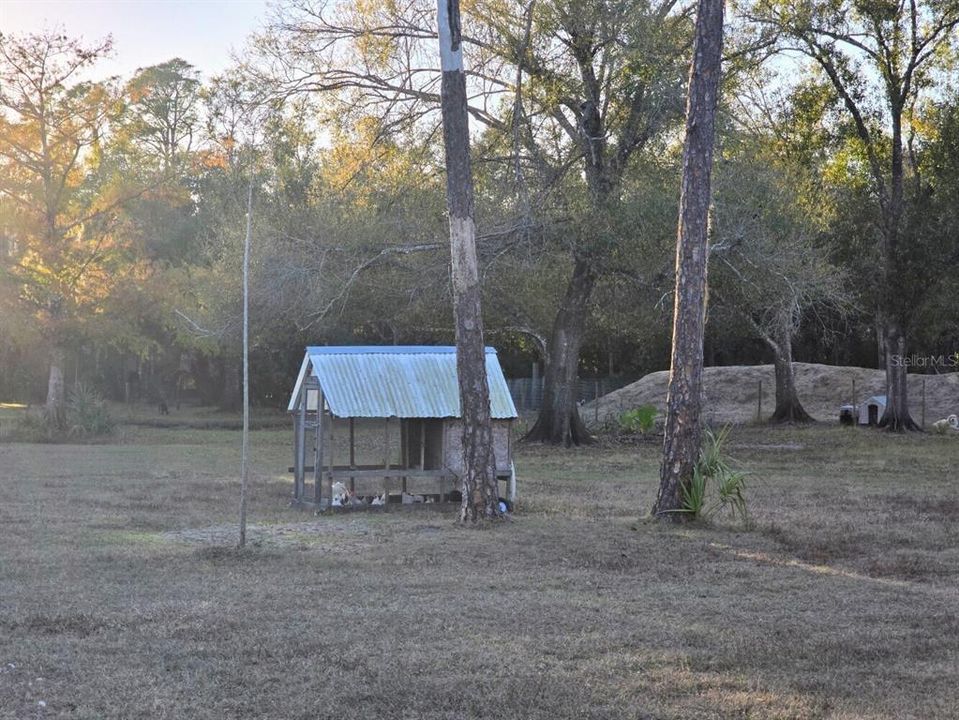 For Sale: $379,000 (2 beds, 1 baths, 912 Square Feet)