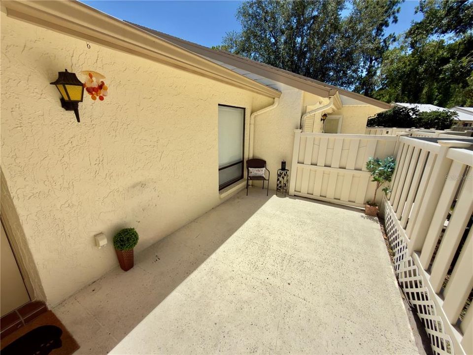 Activo con contrato: $225,000 (2 camas, 2 baños, 1177 Pies cuadrados)