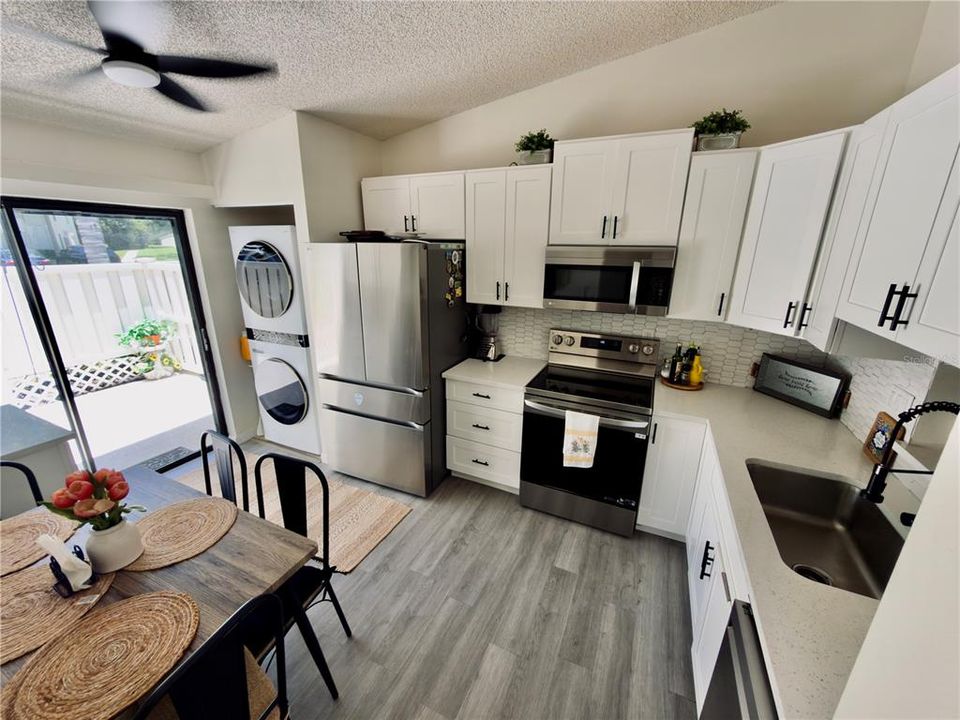 Activo con contrato: $225,000 (2 camas, 2 baños, 1177 Pies cuadrados)