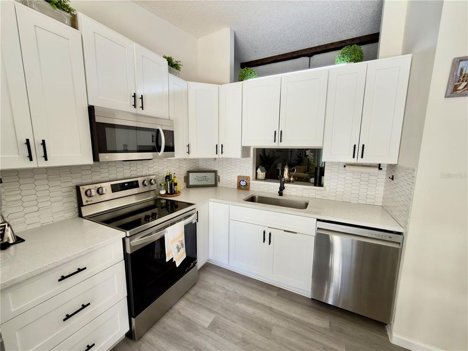 Activo con contrato: $225,000 (2 camas, 2 baños, 1177 Pies cuadrados)