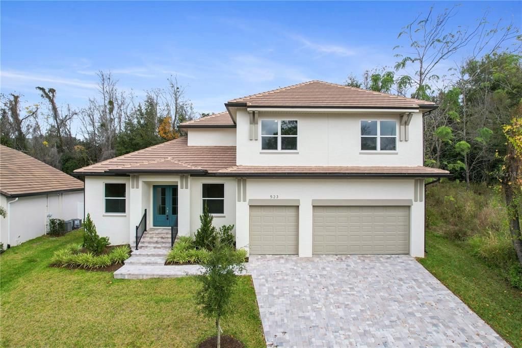 Activo con contrato: $899,900 (7 camas, 5 baños, 3577 Pies cuadrados)