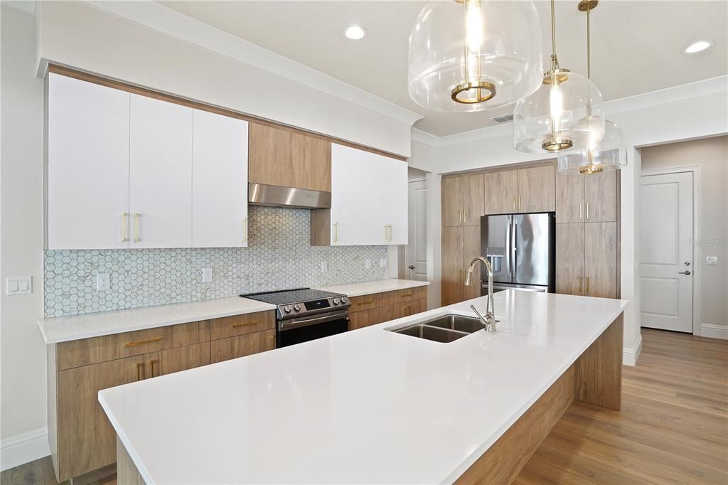 Activo con contrato: $899,900 (7 camas, 5 baños, 3577 Pies cuadrados)