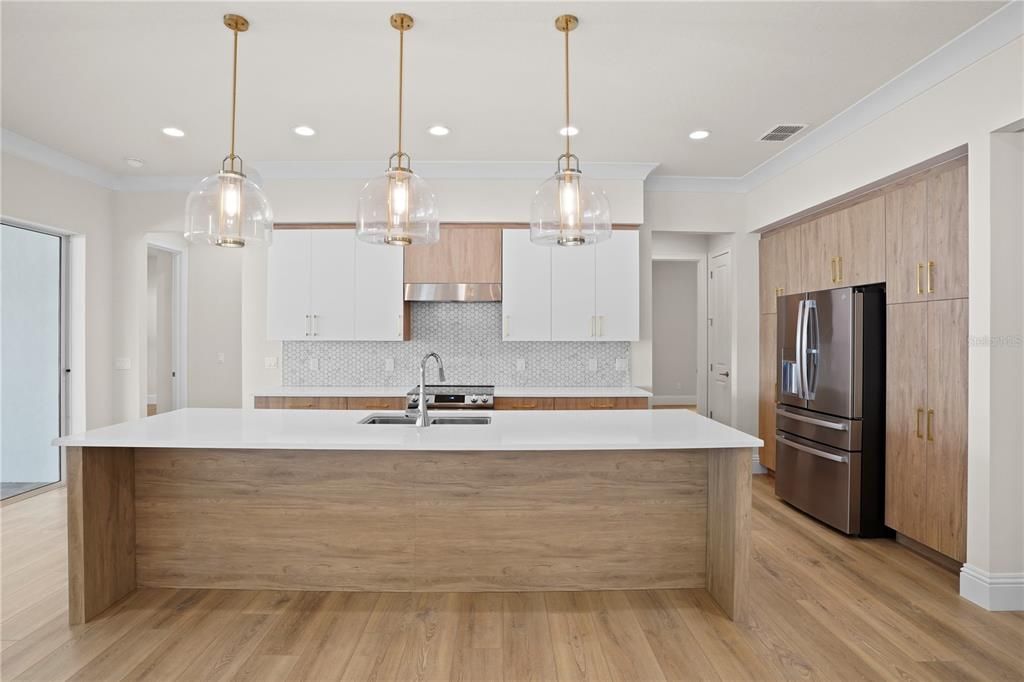 Activo con contrato: $899,900 (7 camas, 5 baños, 3577 Pies cuadrados)