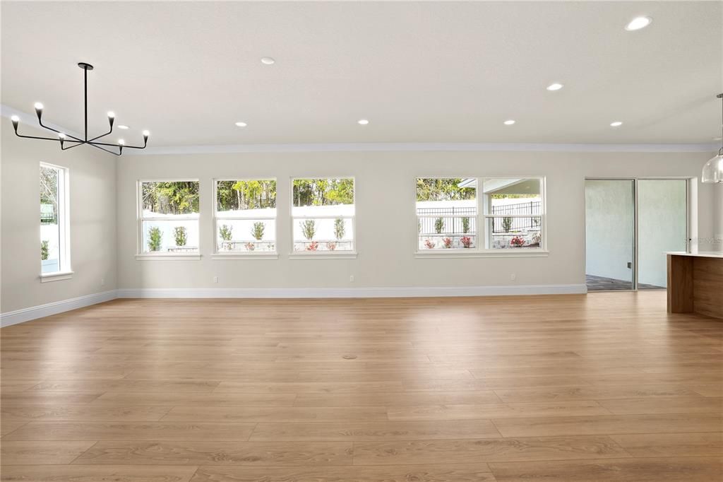 Activo con contrato: $899,900 (7 camas, 5 baños, 3577 Pies cuadrados)