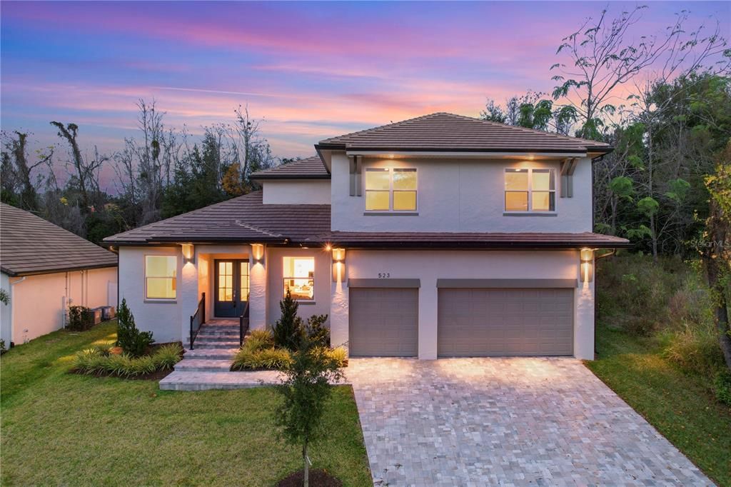 Activo con contrato: $899,900 (7 camas, 5 baños, 3577 Pies cuadrados)