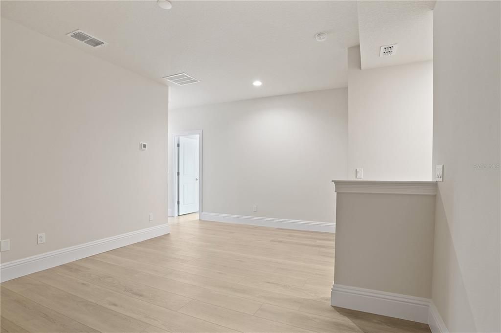 Activo con contrato: $899,900 (7 camas, 5 baños, 3577 Pies cuadrados)