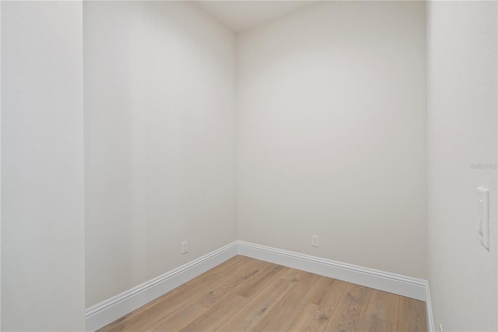 Activo con contrato: $899,900 (7 camas, 5 baños, 3577 Pies cuadrados)