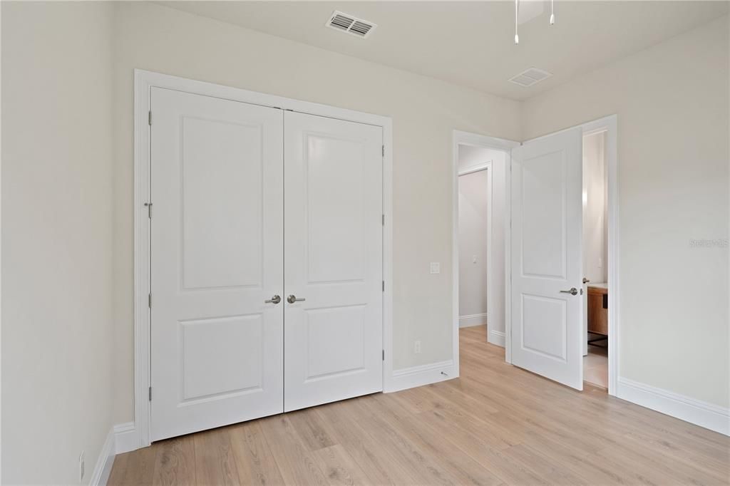 Activo con contrato: $899,900 (7 camas, 5 baños, 3577 Pies cuadrados)